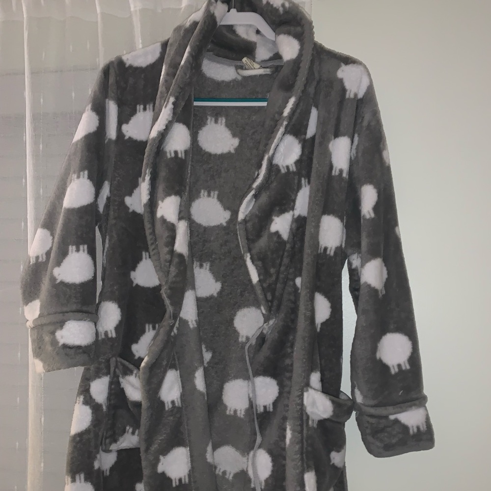 Sheep patterned bathrobe